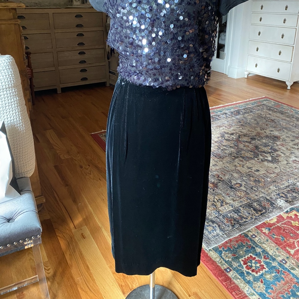 Black Velvet Skirt - Size‎ 8